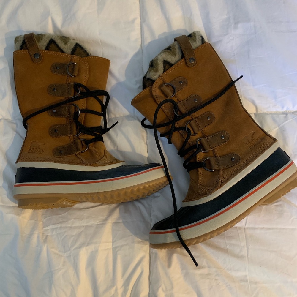 EUC SOREL BOOTS sz 7